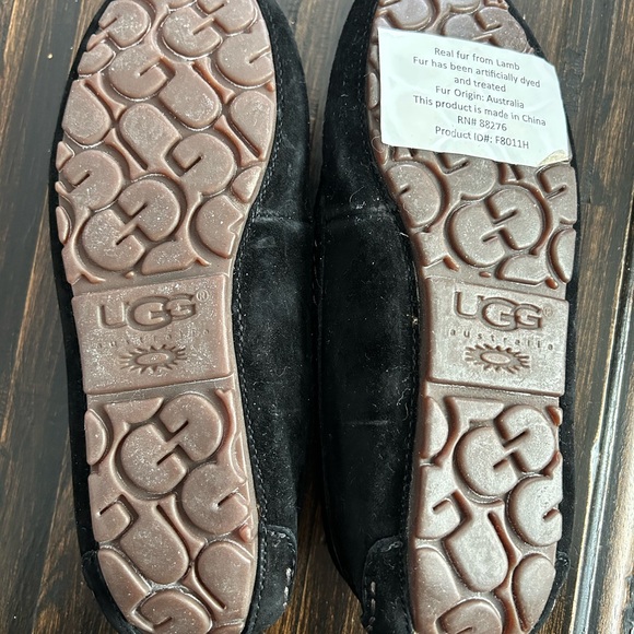Women’s UGG Ansley Black Suede Moccasin Slippers - Picture 4 of 5